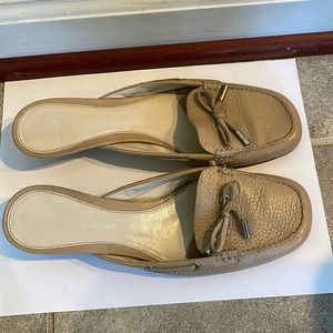 Vintage Etienne Aigner beige leather mules